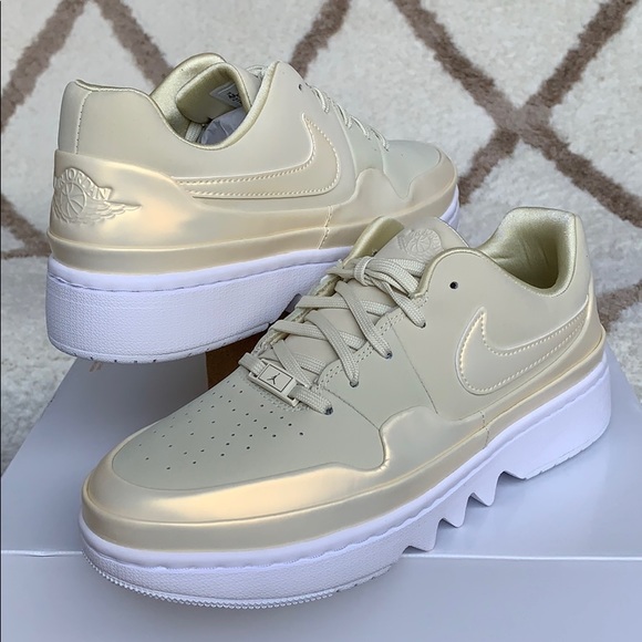 NIKE W AJ 1 JESTER XX LOW LACED SE FOSSIL-WHITE - Picture 5 of 16